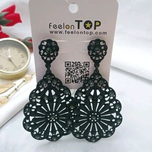 NWT Elegant Rhinestone Earrings